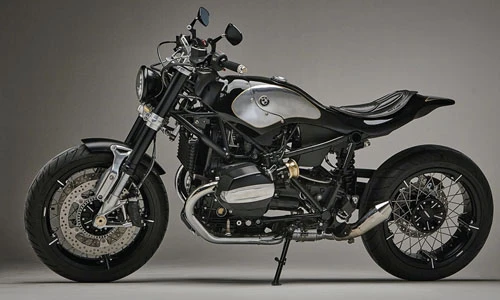Xe môtô BMW R nineT “ép cân” như siêu mẫu Italy