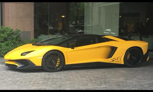 Lamborghini Aventador SV mui trần giá 39 tỷ tại Việt Nam