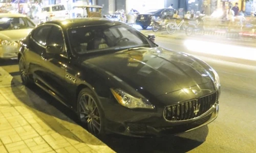 Siêu xe và xe sang “ngập” đường phố Campuchia