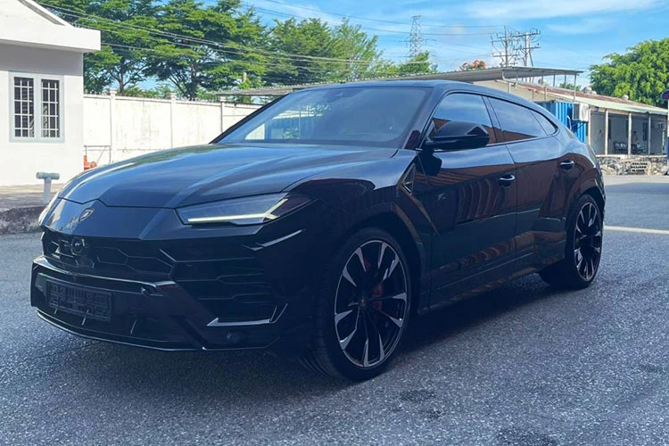 Tận thấy Lamborghini Urus hơn 20 tỷ màu đen "độc nhất" ở Sài Gòn