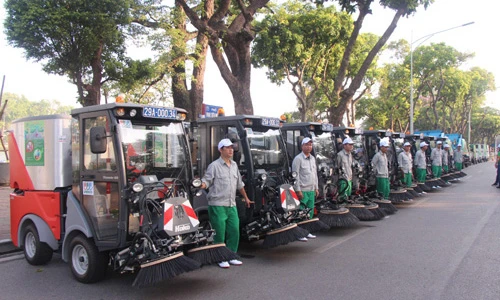 Cận cảnh "siêu xe" tiền tỷ dọn rác ở Hà Nội