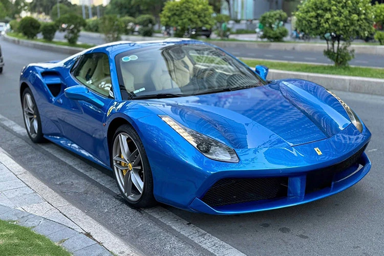 Ferrari 488 Spider "hàng hiếm" hơn 10 tỷ, tái xuất hiện tại Hà Nội