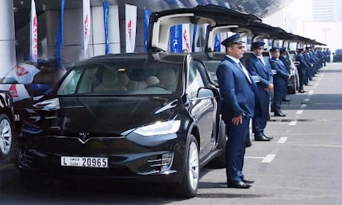 “Phát thèm” với dàn ôtô Tesla tiền tỷ được làm taxi