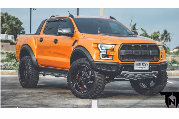 Dân chơi Thái biến Ford Ranger cũ thành siêu bán tải F-150