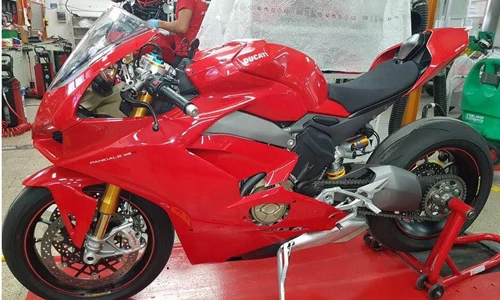 Siêu môtô Ducati V4 Panigale “lộ hàng” trước ngày ra mắt