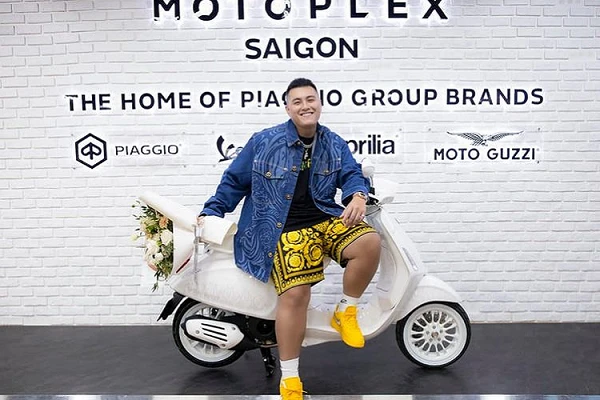 Khách hàng đầu tiên tậu Vespa Sprint Justin Bieber tại Việt Nam