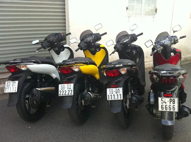 Dàn xe tay ga Honda SH 150i biển khủng, giá chát tại VN