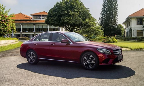 Cận cảnh xe sang giá rẻ Mercedes-Benz C 180 tại Việt Nam