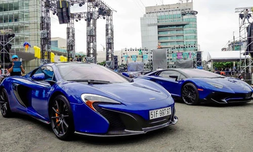 Minh Nhựa “xách” siêu xe 50 tỷ quảng cáo bia tại SG