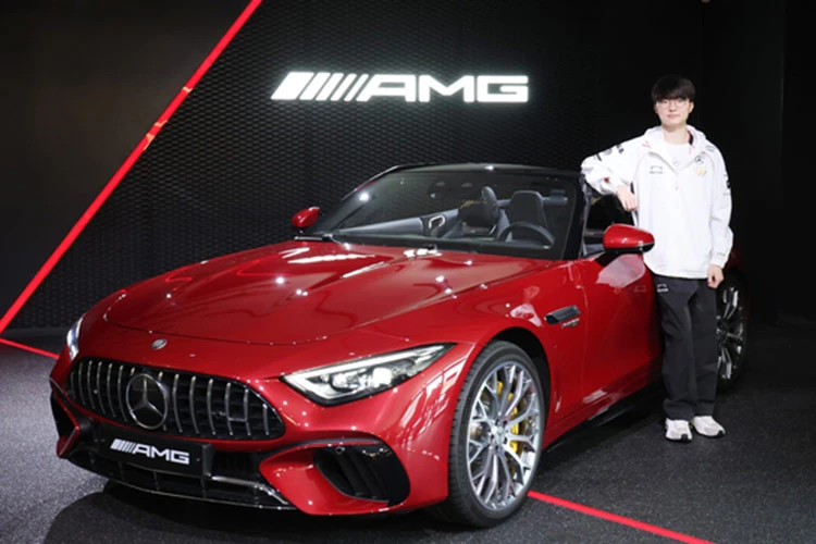 "Soi" Mercedes-AMG SL 63 4MATIC+ hơn 4,6 tỷ của Game thủ Faker