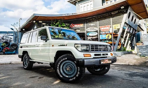 Thợ Việt hồi sinh “xác nát” Toyota Land Cruiser như mới