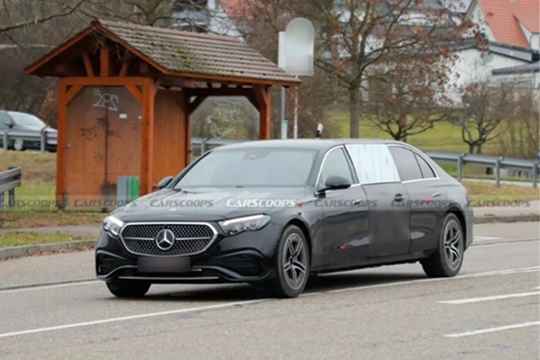 "Tóm gọn" Mercedes E-Class bản 6 cửa hàng độc trên đường thử