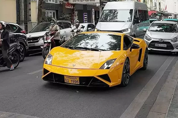 "Tóm gọn" Lamborghini Gallardo LP560-4 độ Squadra Corse ở Hà Nội