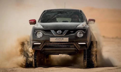 Ngắm Nissan Juke độ bánh xích chinh phục sa mạc Ả Rập