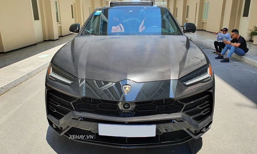 Lamborghini Urus hơn 20 tỷ khoác áo "cực bảnh" tại Sài Gòn