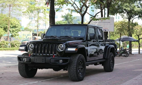 Cận cảnh bán tải Jeep Gladiator Rubicon gần 4 tỷ tại Việt Nam