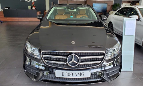 Cận cảnh Mercedes-Benz E300 AMG hơn 2,8 tỷ tại Việt Nam