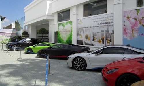 Dàn siêu xe khủng gần 50 tỷ “tái xuất hiện” tại Sài Gòn