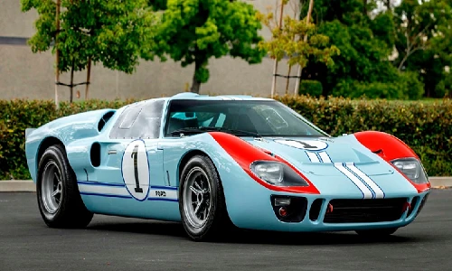 Siêu xe Ford GT40 MKII “nhái” 10 triệu USD được bán đấu giá