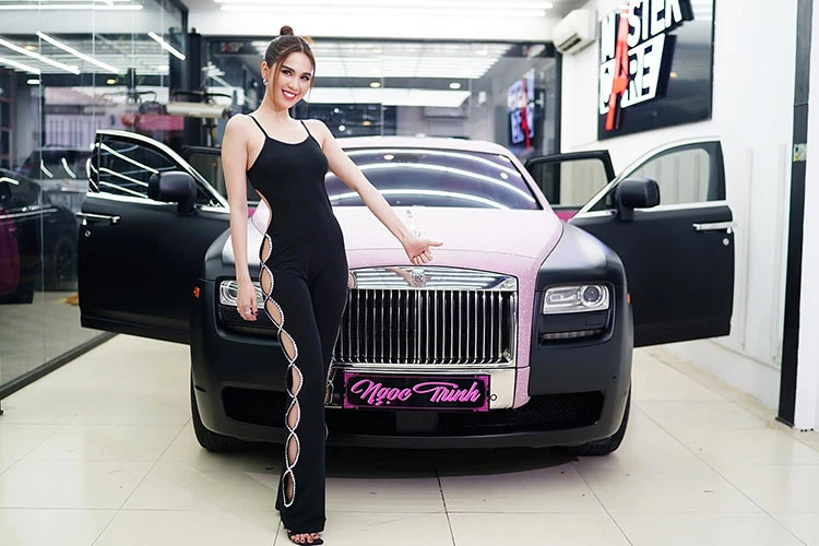 “Nữ hoàng nội y” Ngọc Trinh bán Rolls-Royce Ghost siêu sang bạc tỷ