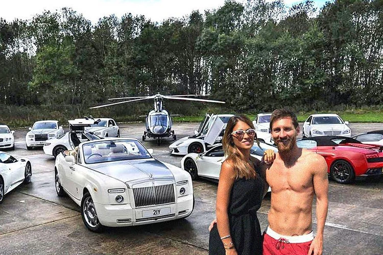 Không phải C. Ronaldo, Messi mới là tay chơi siêu xe đẳng cấp nhất