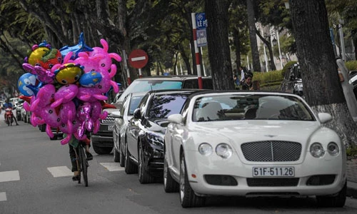 Ngắm phố siêu xe tiền tỷ nổi tiếng nhất Hà thành 