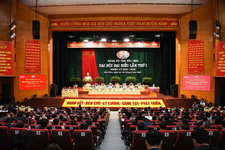 Toàn cảnh Đại hội Đại biểu Đảng bộ tỉnh Bắc Ninh lần thứ I phiên trù bị. img-20250929-173447.jpg