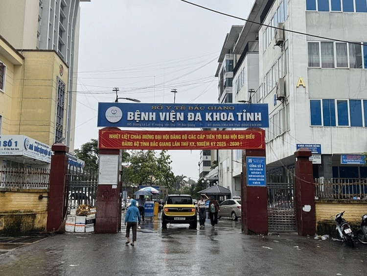 Bé trai 15 tuổi đã tử vong trong quá trình đến Bệnh viện Đa khoa Bắc Ninh số 1 để tháo dụng cụ kết hợp xương cẳng chân, do sốc phản vệ. cats-4048.jpg