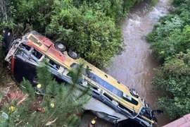 Lật xe buýt ở Argentina, hơn 40 người thương vong