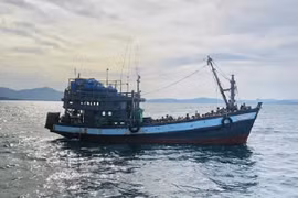 Chìm tàu chở người di cư ngoài khơi Malaysia, hàng chục người mất tích