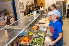 Các nước 'chặn đứng' thịt nhiễm bệnh vào bữa ăn học đường thế nào?