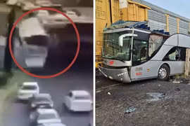 Tàu chở hàng đâm xe buýt hai tầng, hơn 70 người thương vong