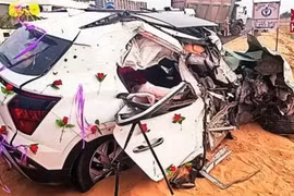 Ô tô gặp nạn, cô dâu chú rể tử vong thương tâm