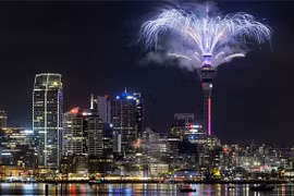 Pháo hoa rực sáng trên bầu trời New Zealand đón năm mới 2026