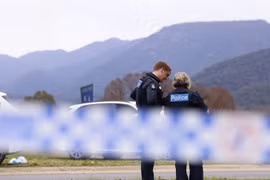 Truy bắt tay súng bắn chết hai cảnh sát rồi trốn vào rừng