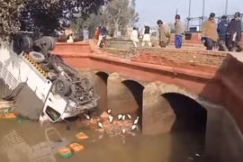 Tai nạn giao thông nghiêm trọng ở Pakistan, hơn 70 người thương vong