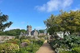 Ngỡ ngàng cuộc sống trên đảo tí hon là "thiên đường thuế"