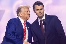 Diễn biến vụ xả súng khiến đồng minh của ông Trump tử vong