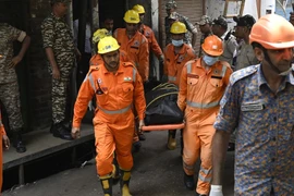 Sập nhà 4 tầng ở Ấn Độ, nhiều thương vong