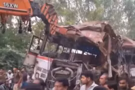 Tai nạn giao thông nghiêm trọng ở Ấn Độ, hàng chục người thương vong