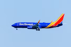 Máy bay hạ độ cao đột ngột tránh va chạm, hành khách hoảng loạn