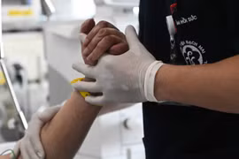 Nam sinh cấp cứu sau nhiều ngày uống nước tăng lực ôn thi