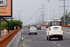 Ô tô đâm vào cống, 5 người trong một gia đình tử vong