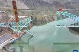 Hiện trường đứt dây cáp cầu đang xây ở Trung Quốc, 7 người thiệt mạng