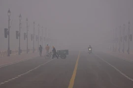 Hình ảnh sương mù dày đặc bao trùm thủ đô Ấn Độ