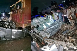 Ô tô đâm vào xe tải, 5 doanh nhân tử vong