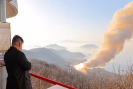 Triều Tiên thử nghiệm động cơ tên lửa nhiên liệu rắn lực đẩy cao