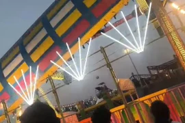 Xích đu khổng lồ gãy sập ở Ấn Độ, nhiều người thương vong