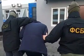 Khoảnh khắc an ninh Nga bắt giữ nghi phạm làm gián điệp cho Ukraine