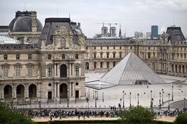 Giám đốc Bảo tàng Louvre đề xuất tăng cường an ninh sau vụ trộm